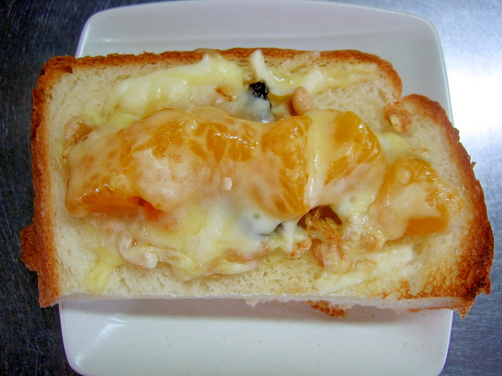 フルーツグラノーラ＆みかんのチーズトースト