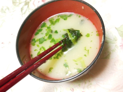 ほうれん草とワカメのお味噌汁