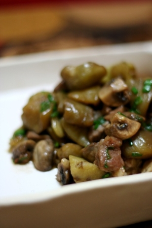 海外で中華！牛肉と茄子とキノコのオイスター炒め