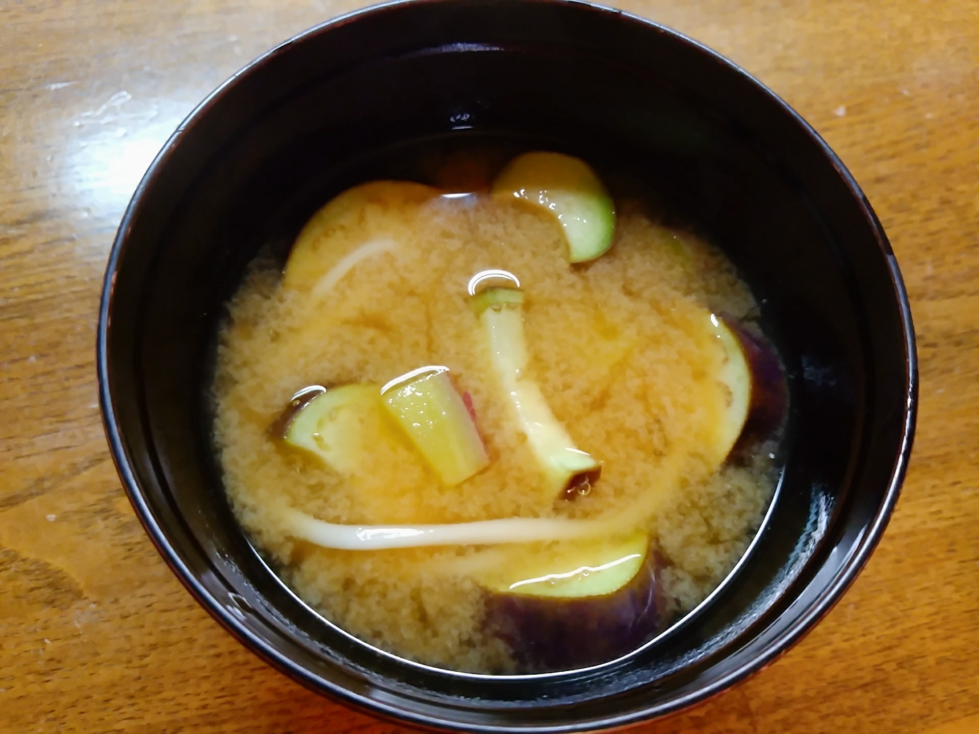 茄子と薩摩芋と素麺の味噌汁