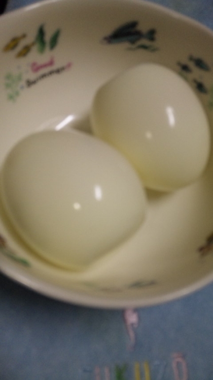 早茹で卵しさびさにこさえました。
夏場は熱がこもらないしクイックで美味しいですね♪