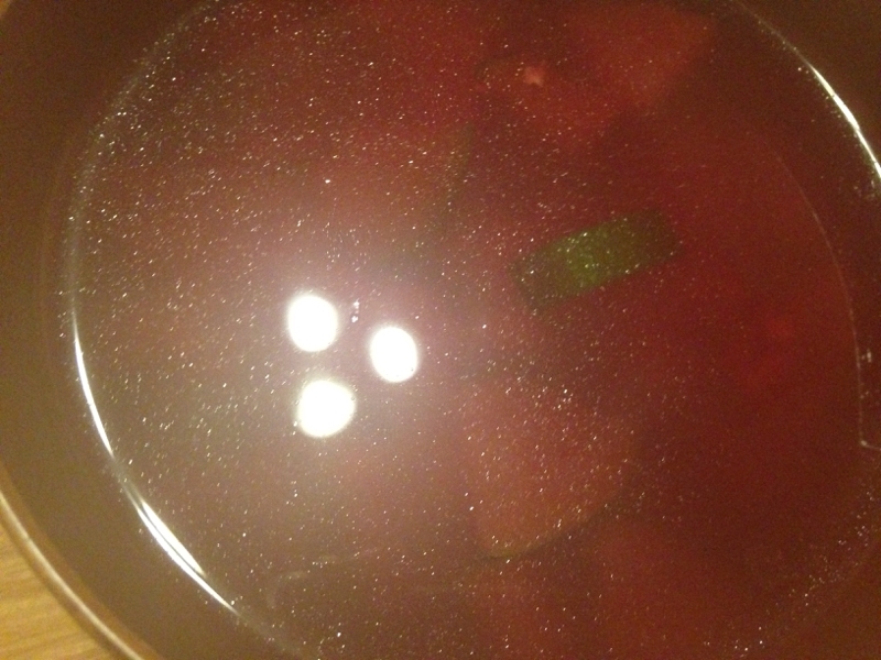 ズッキーニとビーツの味噌コンソメスープ