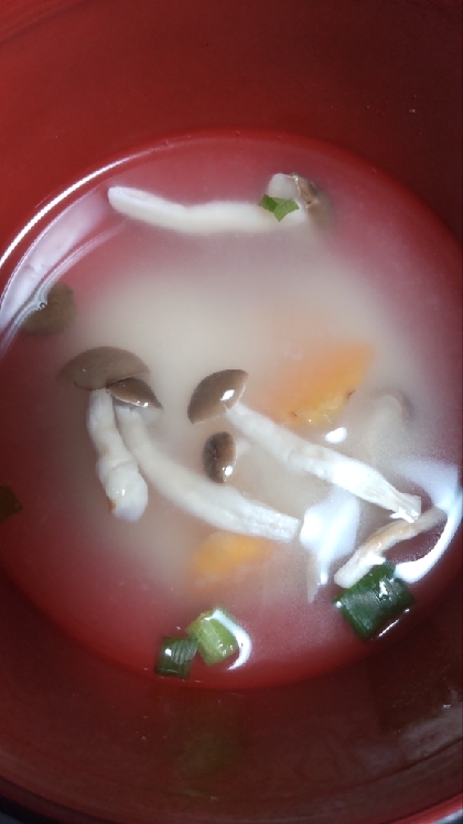 しめじ人参ニラ味噌汁