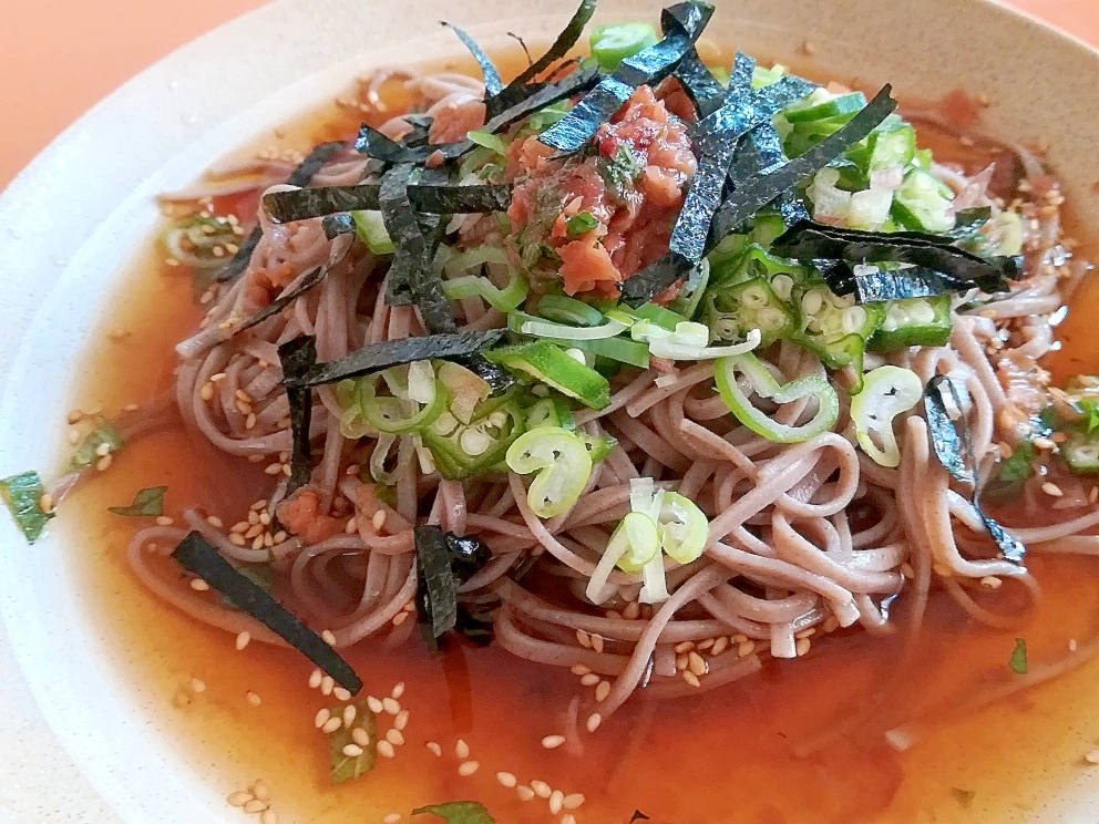 さっぱり！梅とオクラの冷たいお蕎麦