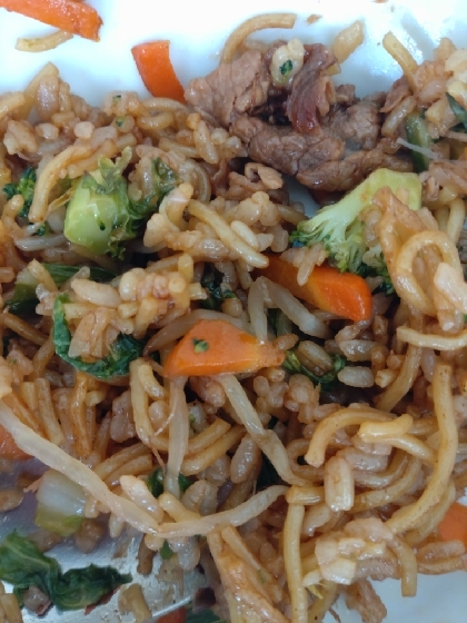 焼きそば麺１玉で２人分♪簡単☆そばめし