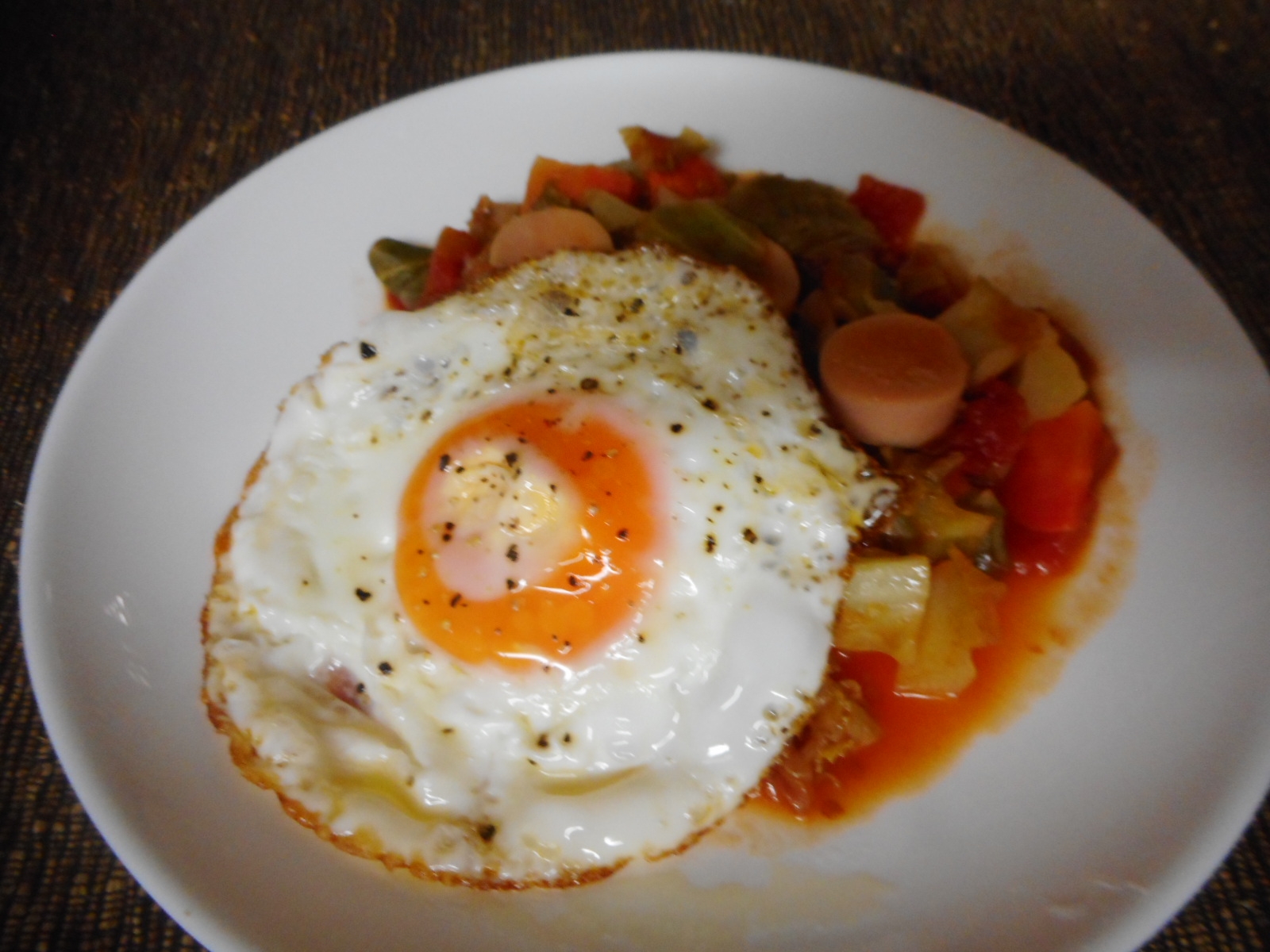 ギョニソとキャベツのトマト煮目玉焼きぞえ