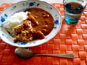 レトルトカレーに納豆投入！　納豆カレー☆