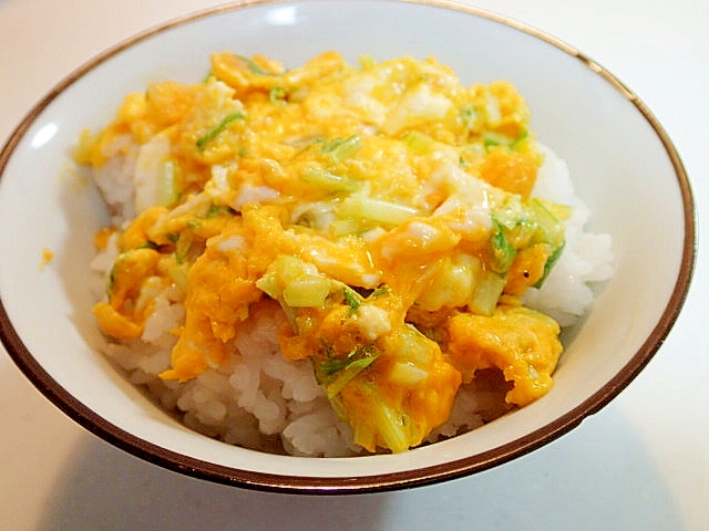 水菜と天かすの卵炒め丼