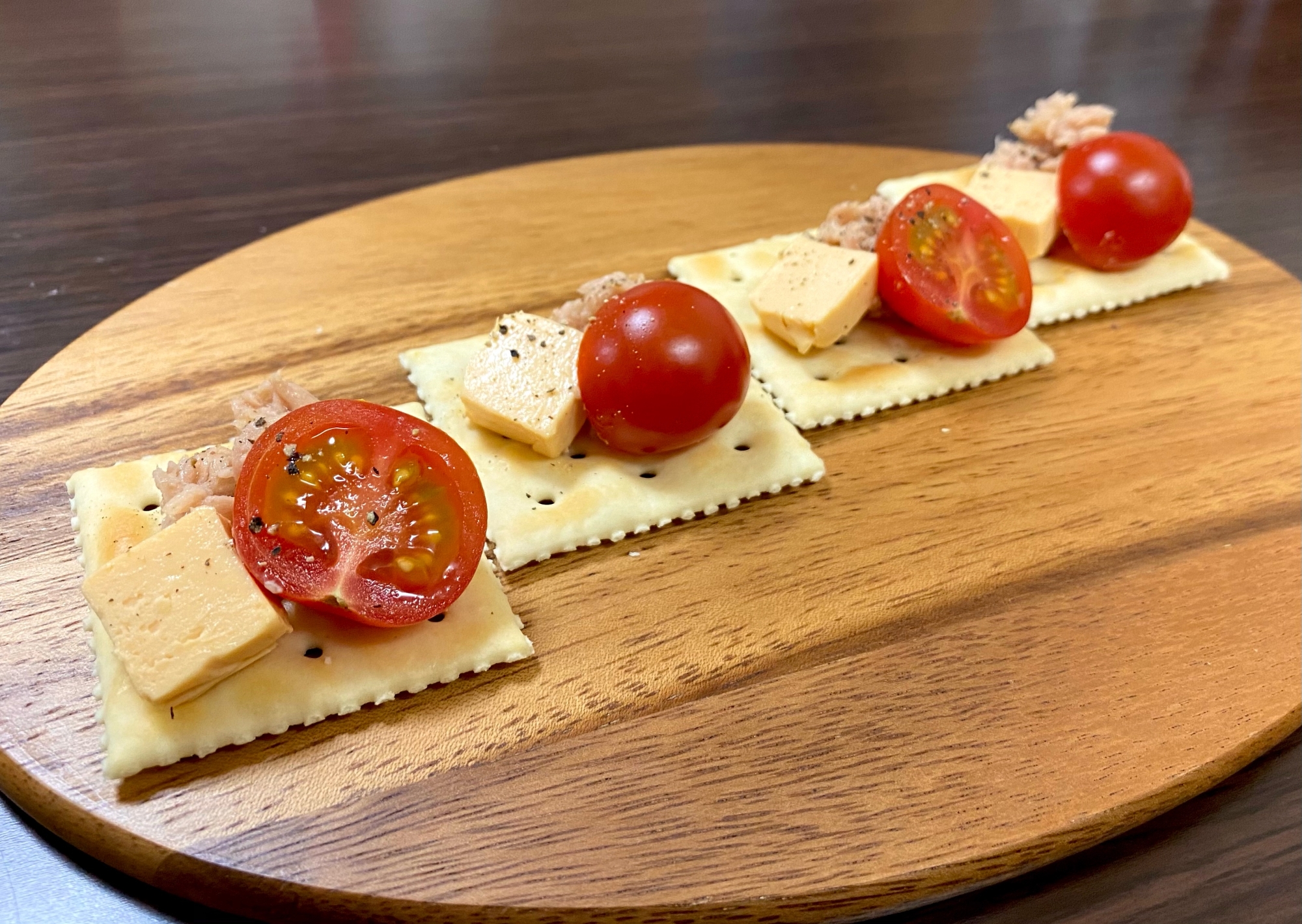 トマトチーズとシーチキンのカナッペ