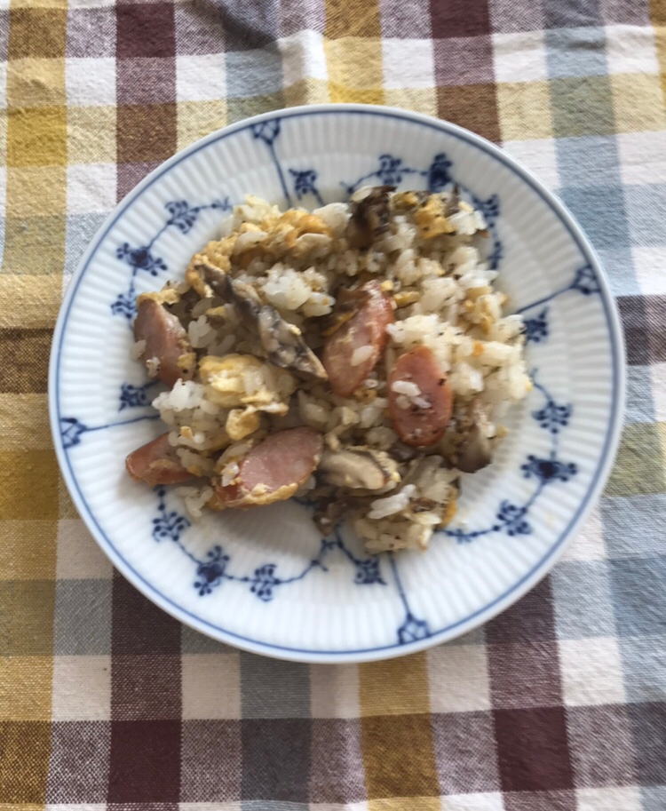 ウインナーと舞茸のチャーハン