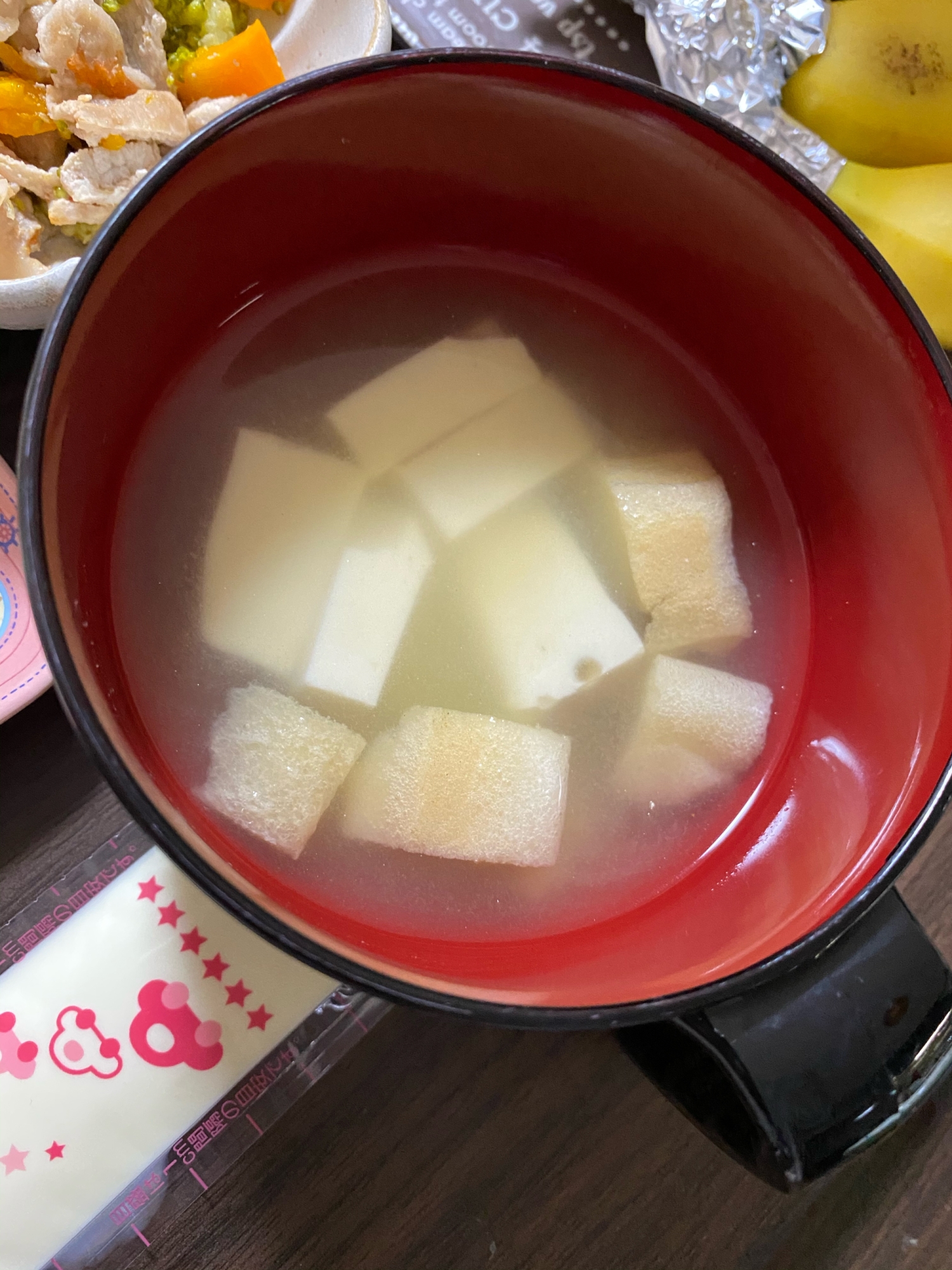 幼児食　麩と豆腐の味噌汁