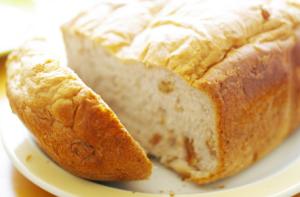 HBで焼く、ドライアップルとメープル食パン