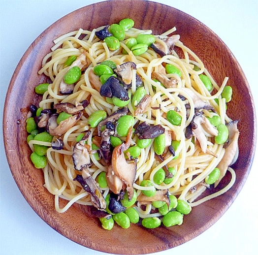 霜ふりひらたけと枝豆のバター醤油パスタ