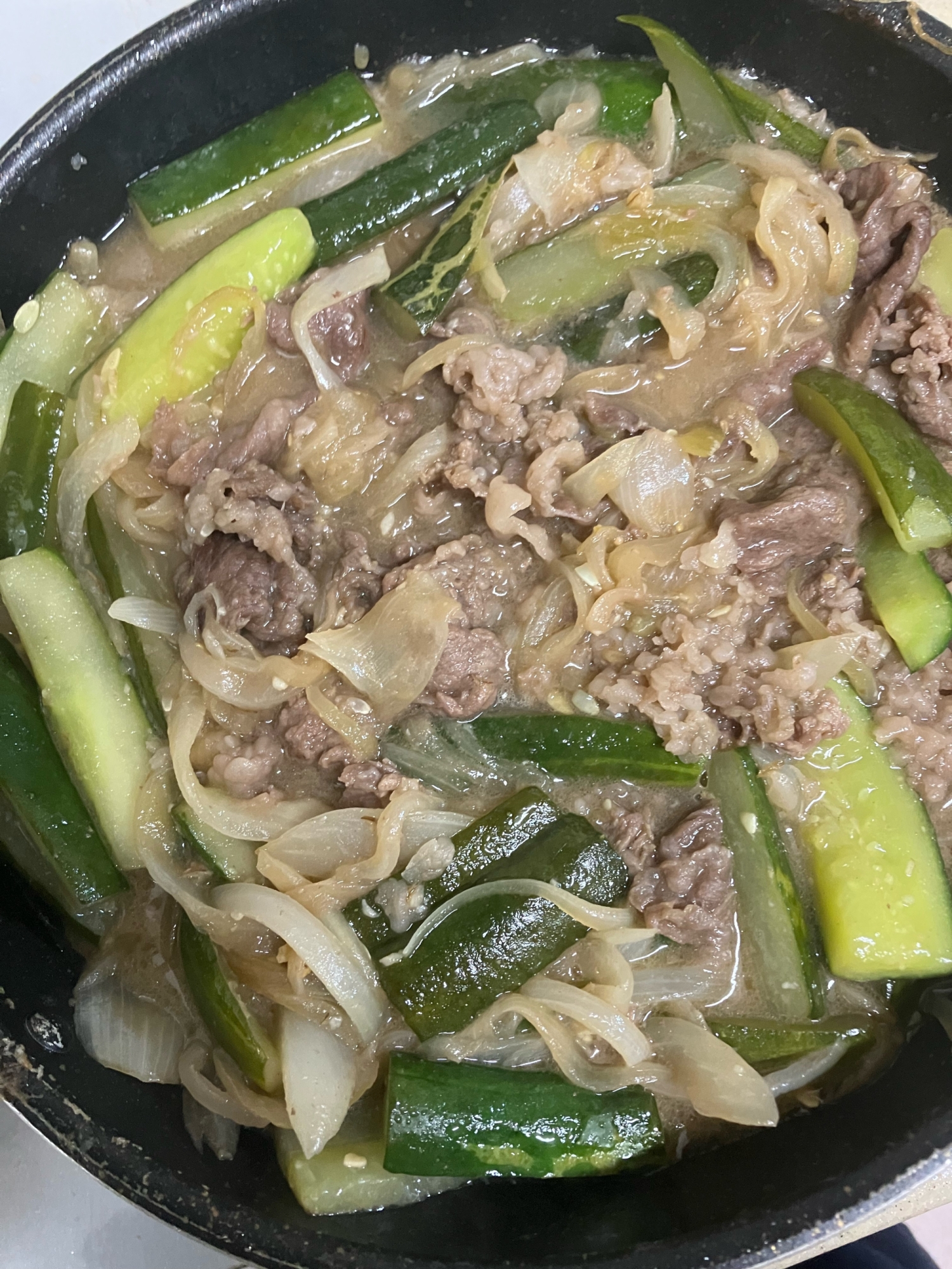 夏バテ防止に！きゅうりと牛肉のにんにく甘味噌炒め！