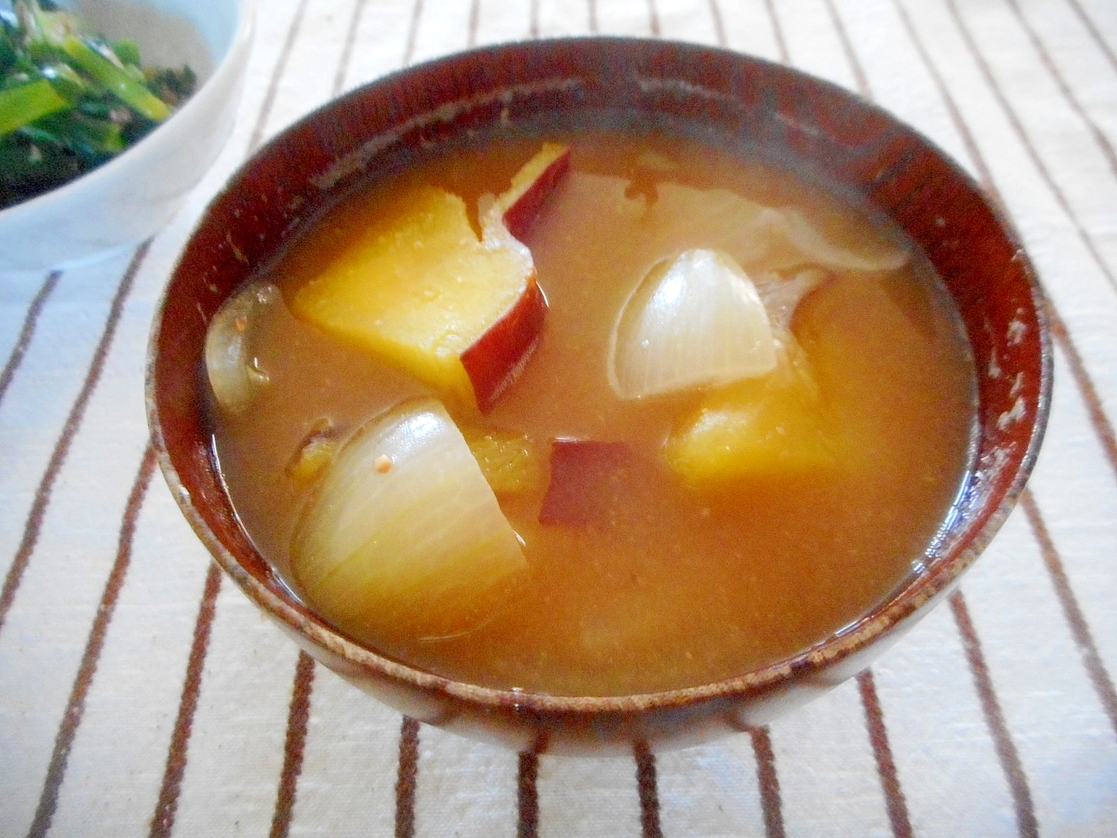 さつま芋と玉ねぎの味噌汁
