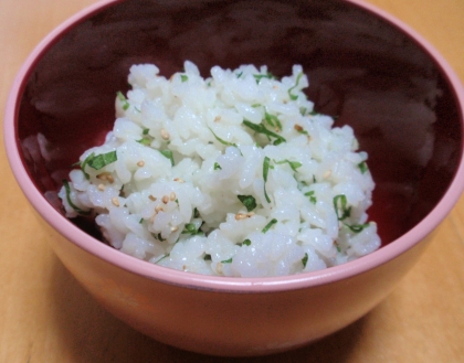 今日の昼食にいただきました（*^_^*）さっぱりとしていて、たまにゴマの風味を感じて美味しくてホント何杯でも食べれちゃいそうでした♡御馳走様でした(#^.^#)