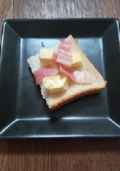 バターとベーコンのおつまみ食パン ハチミツペッパー レシピ 作り方 By みずたまsweet 楽天レシピ