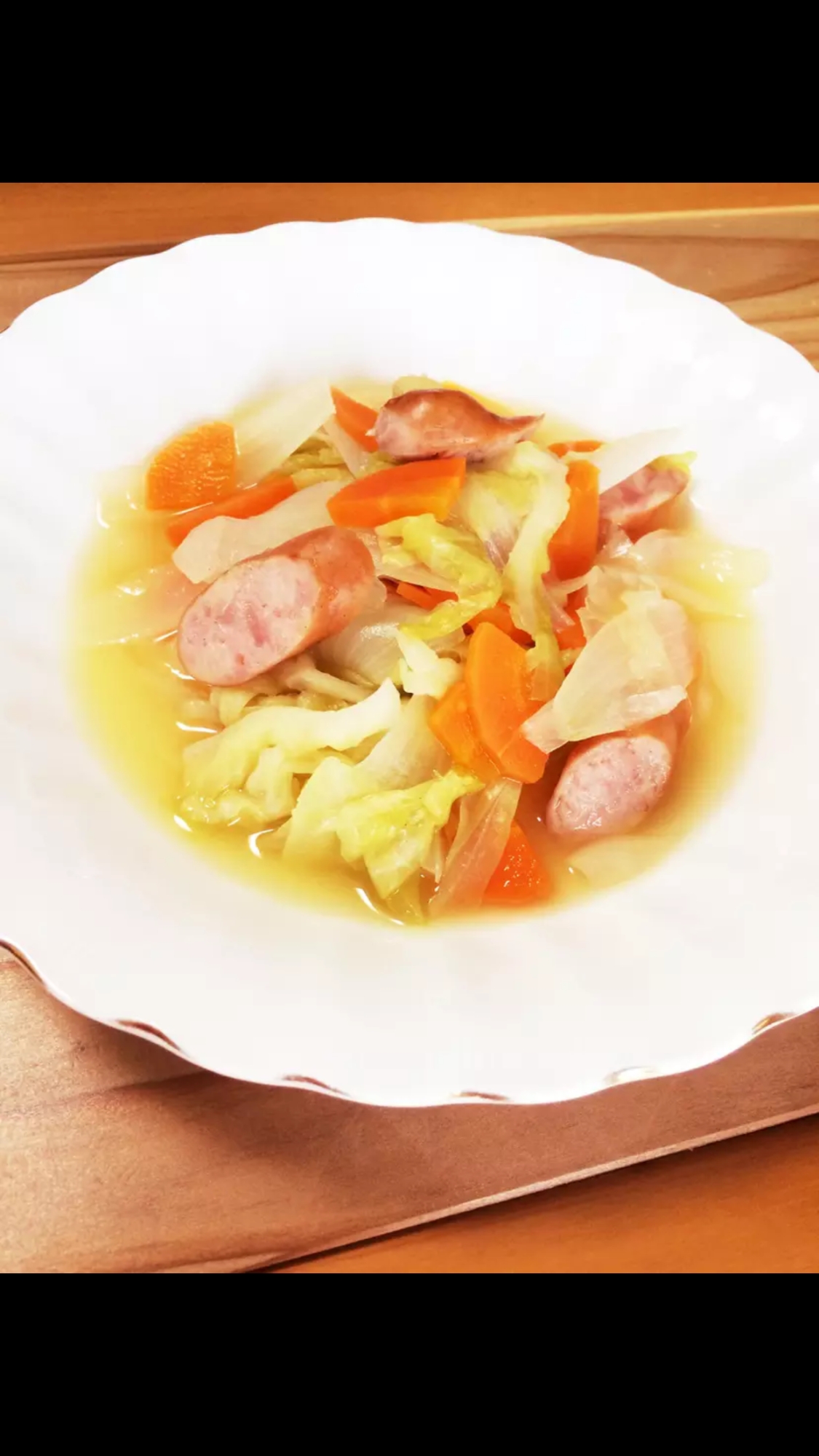 簡単時短!キャベツ玉ねぎ人参ウインナーのコンソメ煮