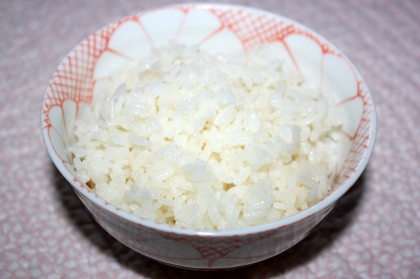いつものお米が格段に美味しくなりました！最近、自分的にはお高い！？炊飯器を買ったばっかりだったので、もっと早くこの裏技を知っていれば、、、と後悔しています（泣）