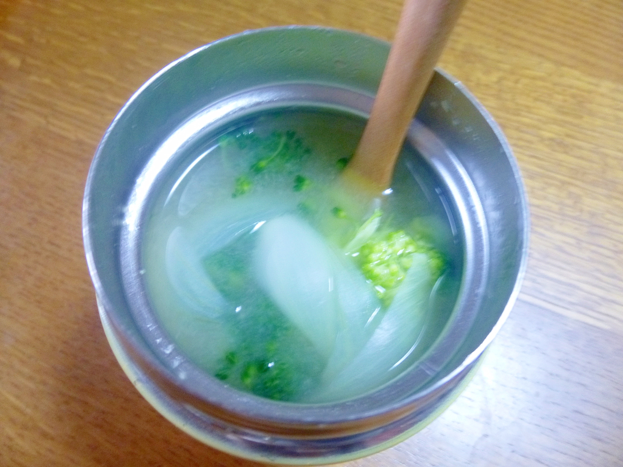 スープジャーで味噌汁(玉ねぎ、ブロッコリー)