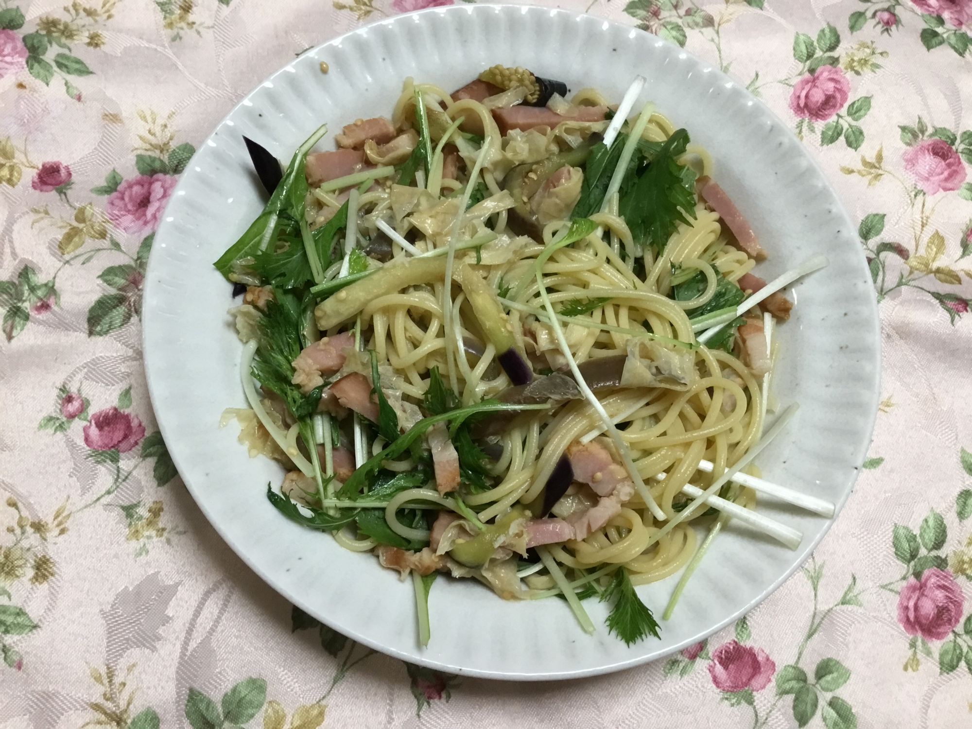 水菜と茄子と乾燥湯葉のパスタ