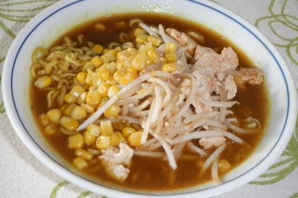 もやしと挽き肉とコーンの味噌ラーメン＊