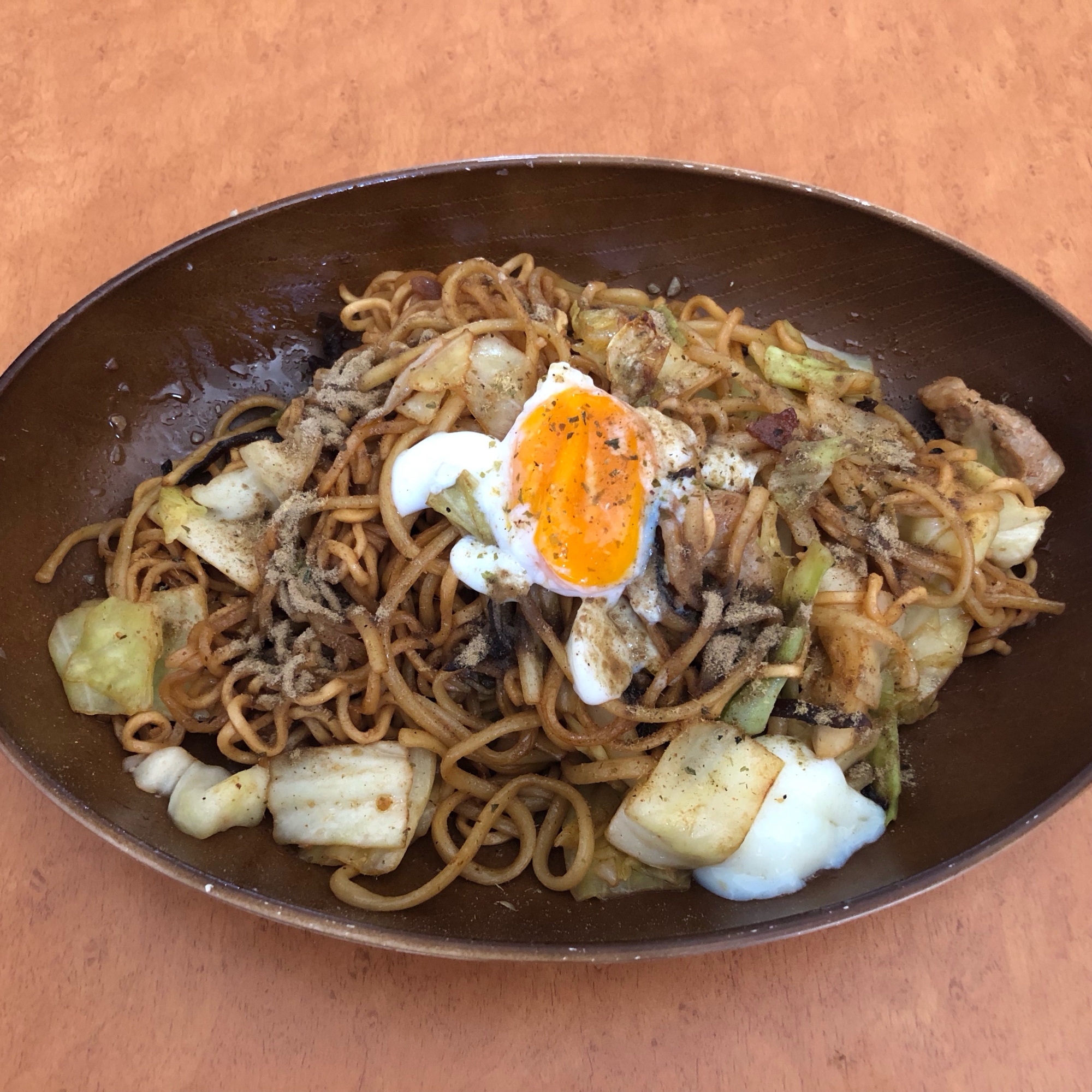 カップ焼きそばと袋麺で作る焼きそば