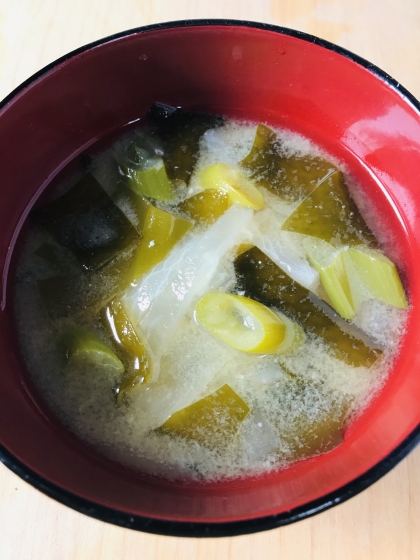 めちゃくちゃ簡単！大根とわかめの味噌汁