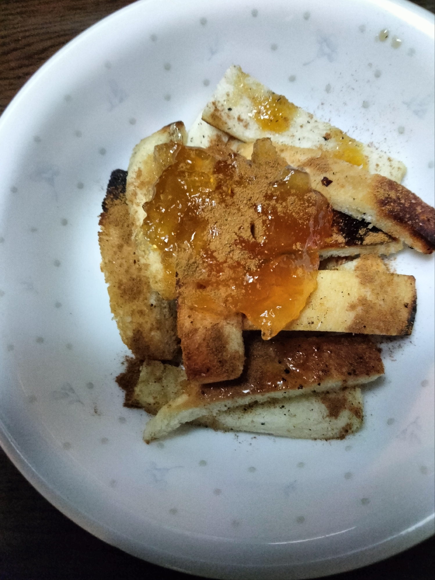 食パンの耳ラスク りんごジャムのせて