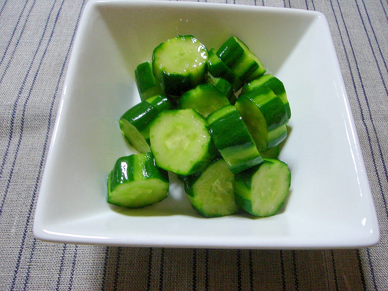 白だしで簡単にできる胡瓜の漬物 レシピ 作り方 By 四月のヒーロー 楽天レシピ