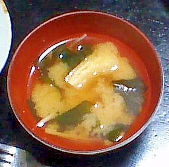 えのき・わかめ・油揚げの味噌汁