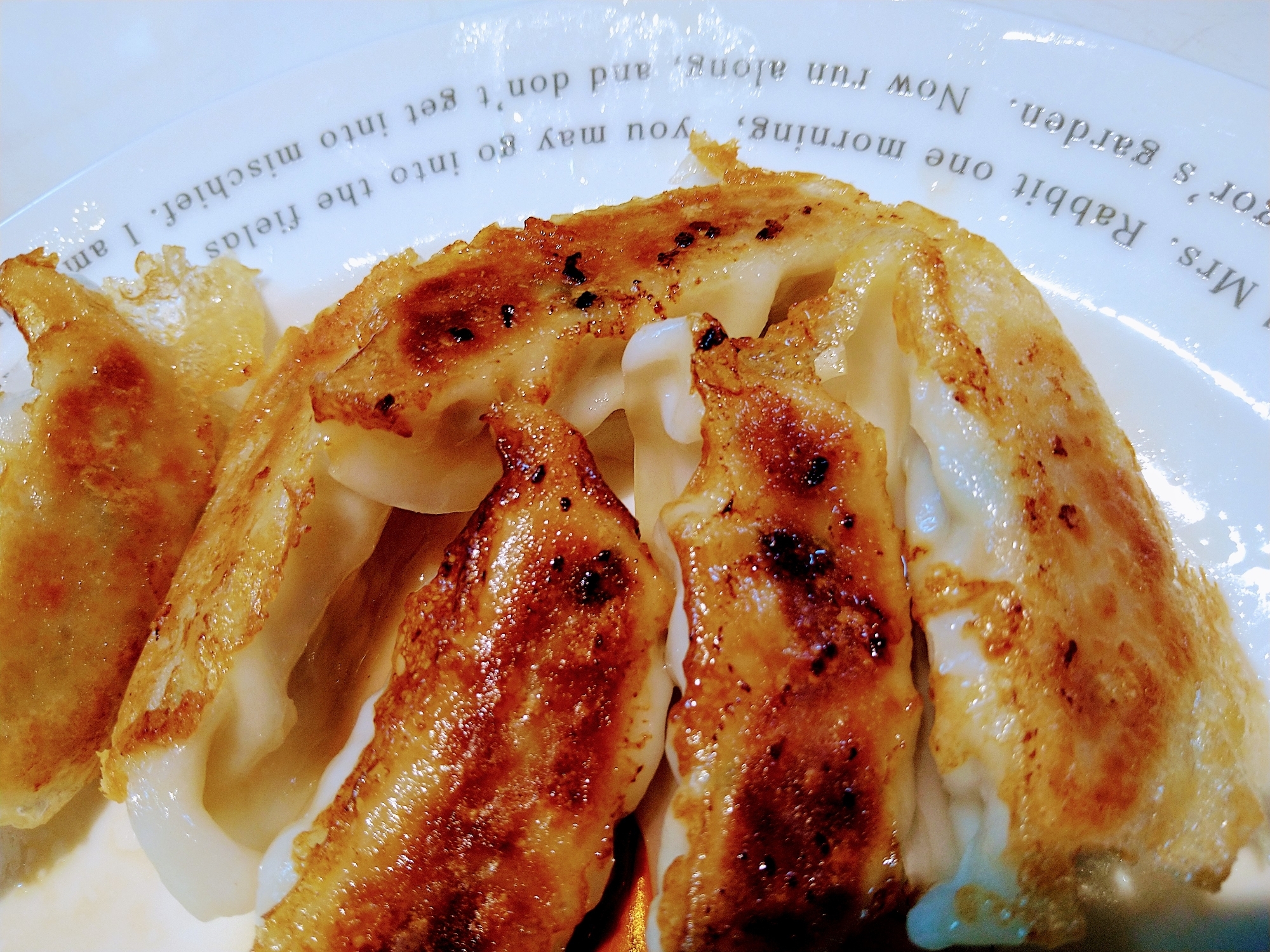 キャンプに スキレットで焼き餃子 レシピ 作り方 By Yama 楽天レシピ
