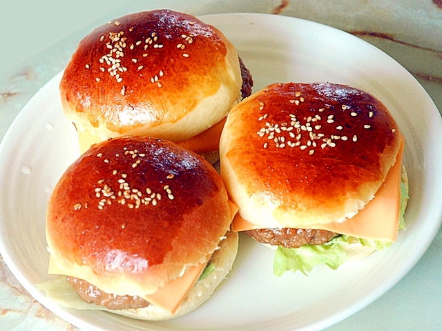 Hbで作るバンズ 大き目の照り焼きチーズバーガー レシピ 作り方 By Torezu 楽天レシピ Hbで作るバンズ 大き目の照り焼きチーズバーガー レシピ 作り方 By Torezu 楽天レシピ