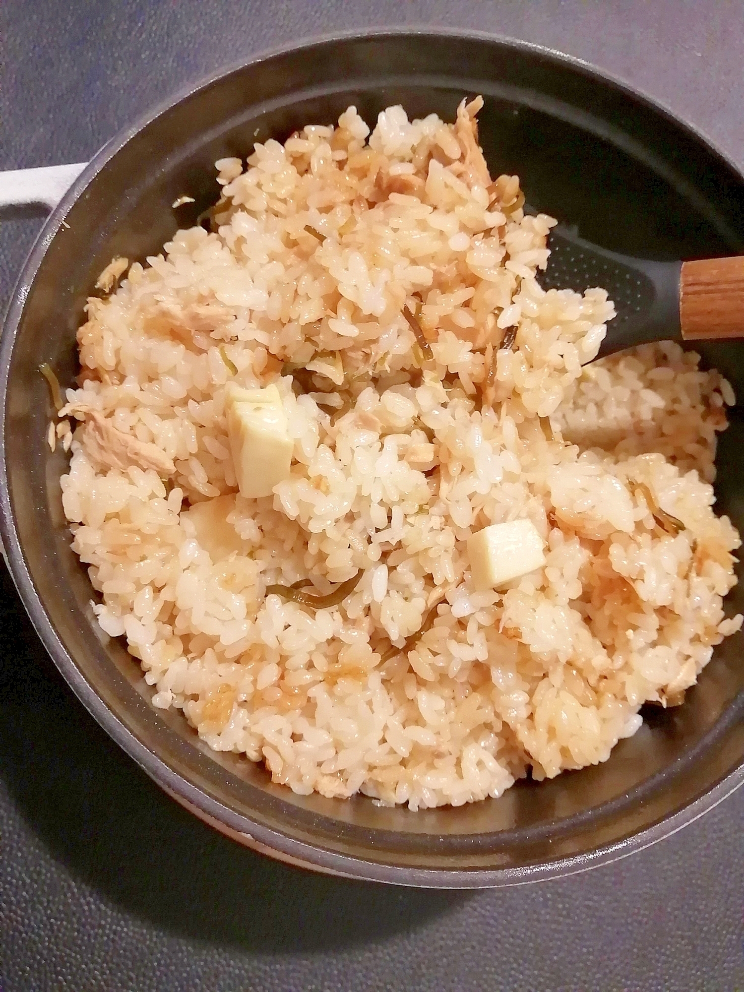 ツナと塩昆布の炊き込み御飯(たけのこ入り)