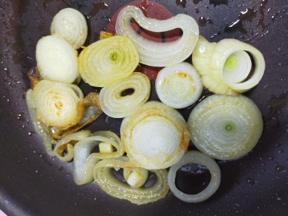 焼き目がついている所が香ばしくて食が進みました。新玉ねぎの時期にとてもいいレシピですね(*^^*)