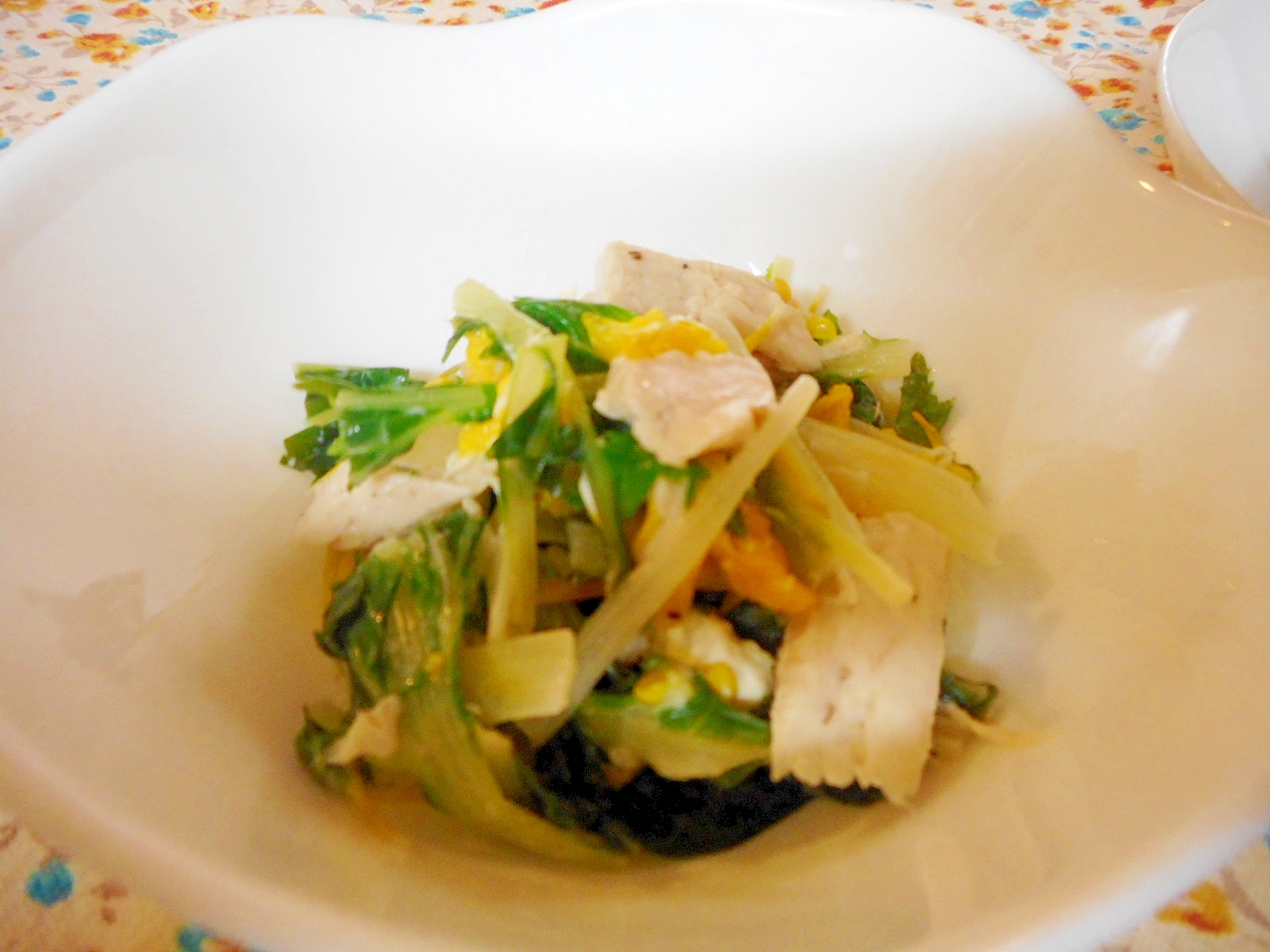 京菜と菊花とツナのクリチサラダ