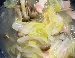 白菜とベーコンの中華スープ