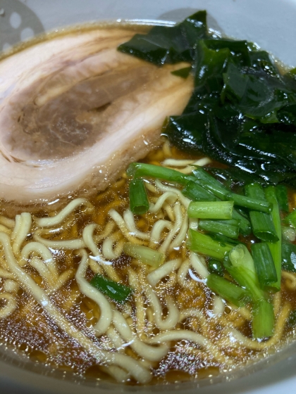 白ねぎとわかめの醤油ラーメン