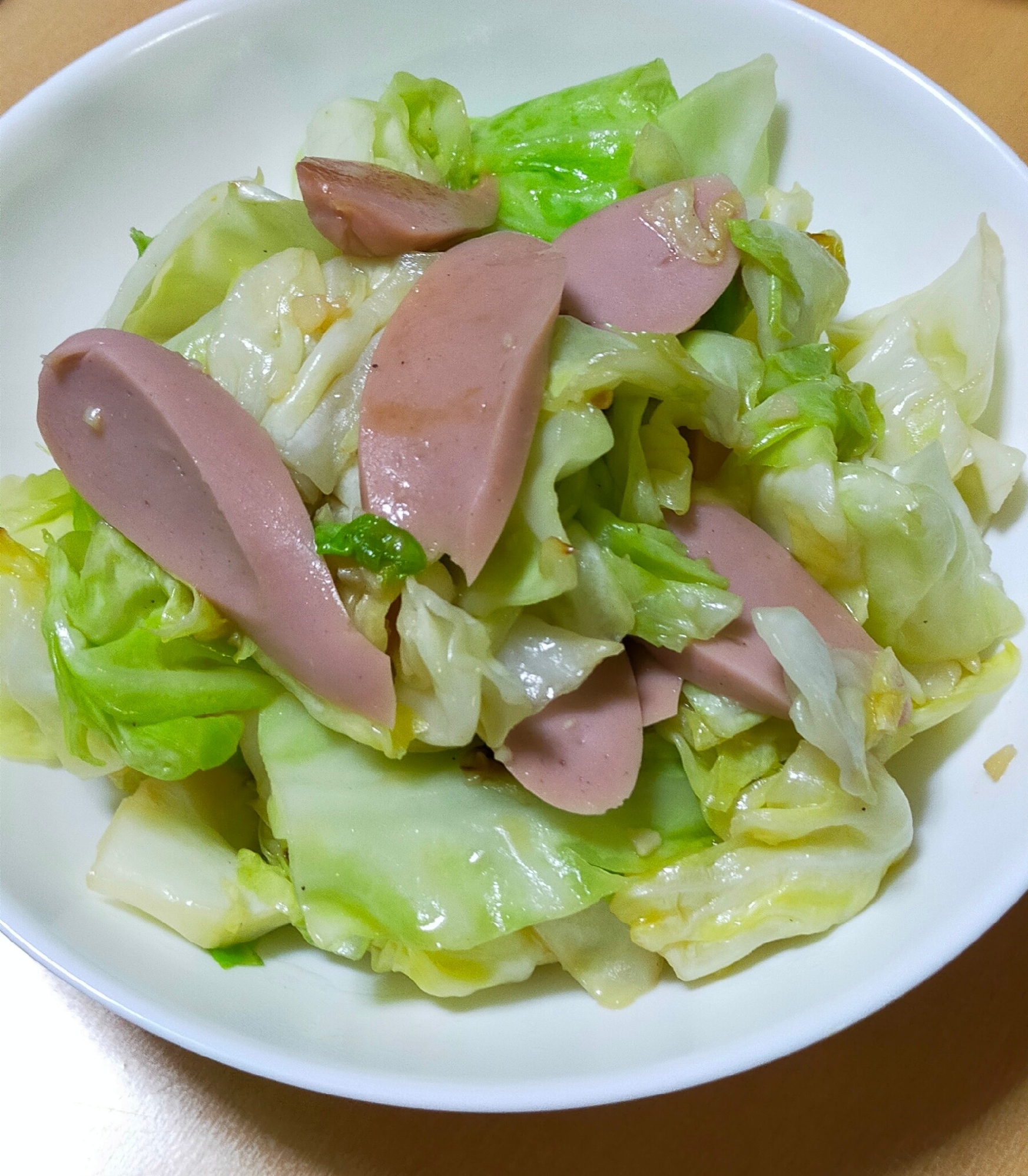 キャベツと魚肉ソーセージの中華風味