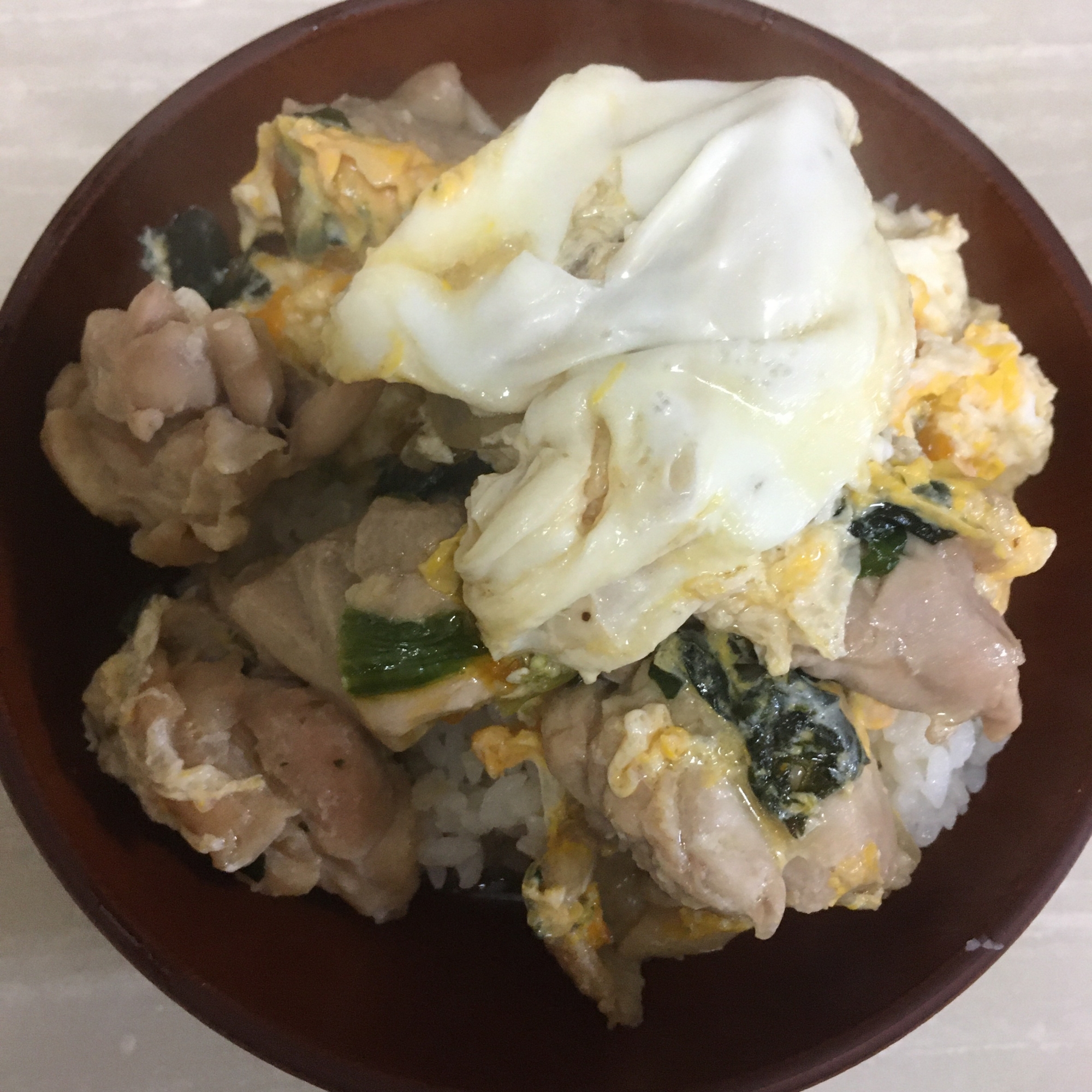 簡単親子丼♪鶏もも肉、玉ねぎ、ほうれん草で♪