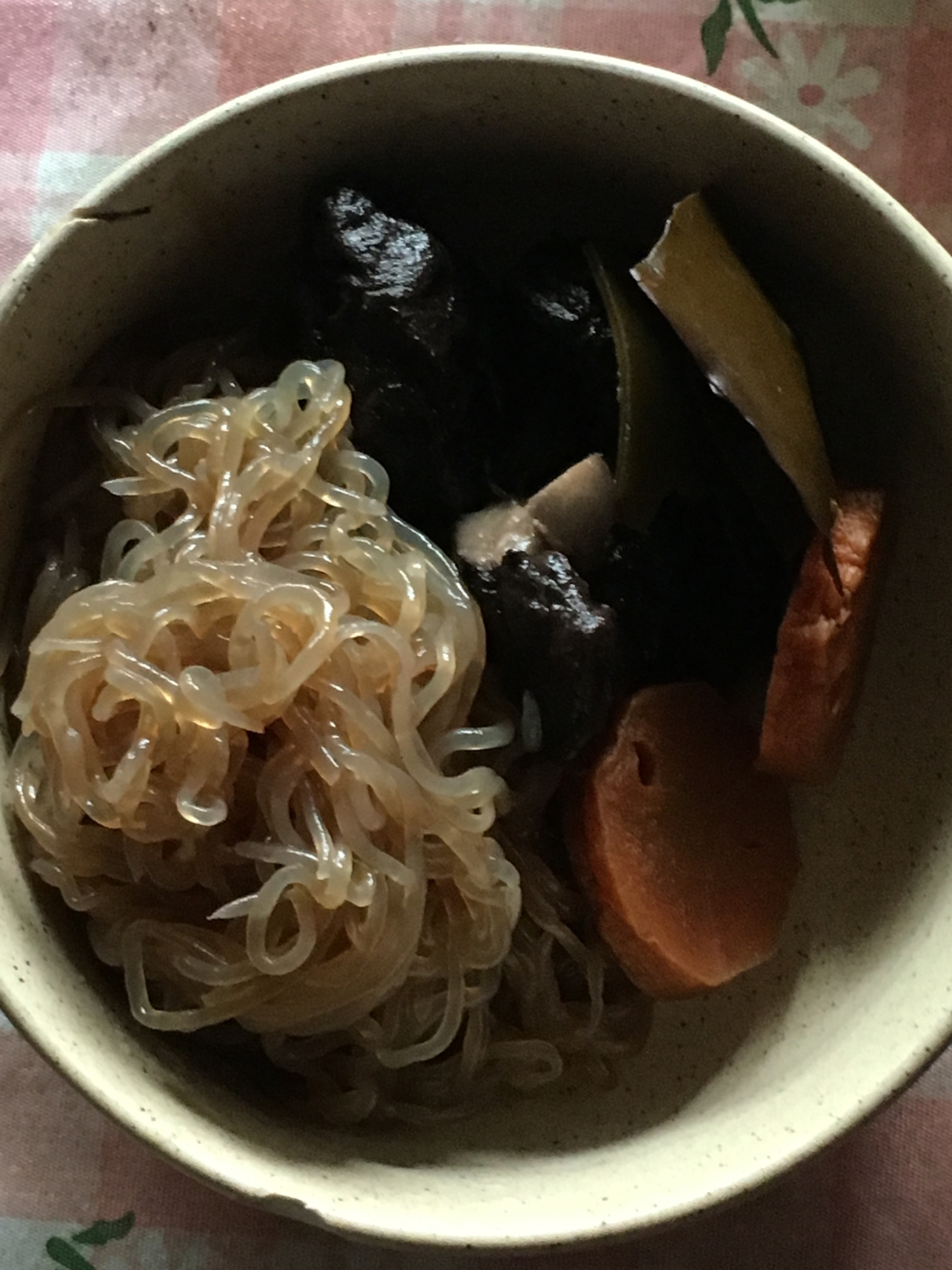 白滝、干し椎茸、にんじん、昆布の煮物