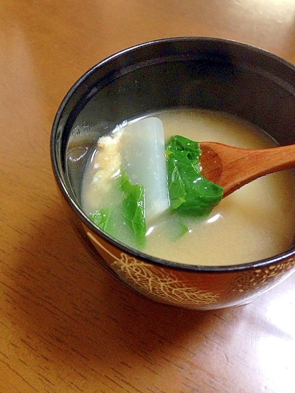 かぶとかぶの葉と油揚げのお味噌汁