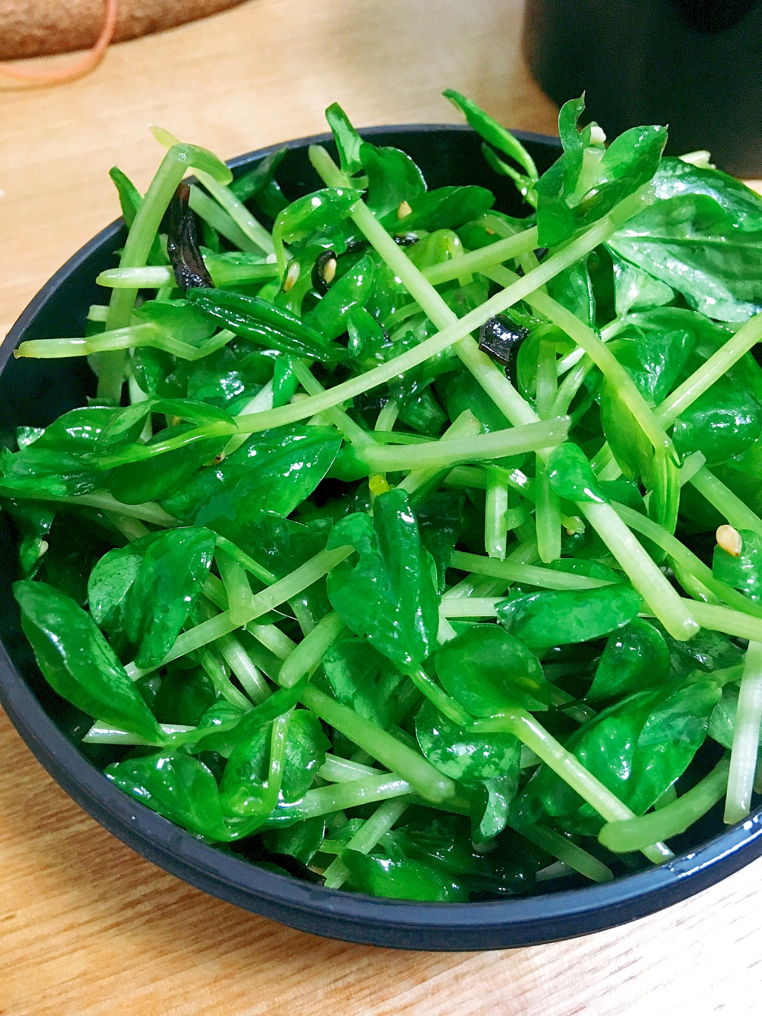 半生食感！豆苗と塩昆布のサラダ