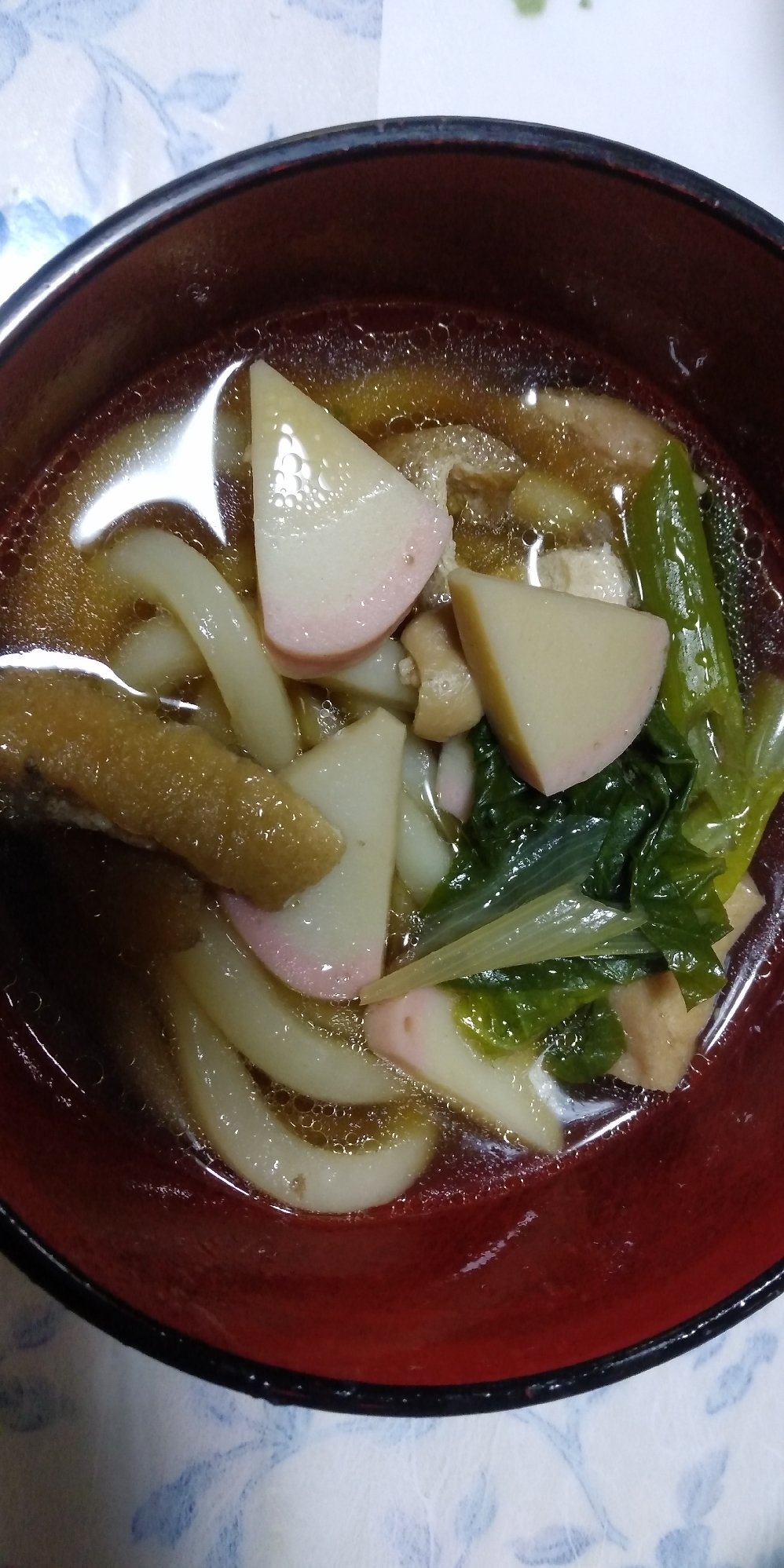 冷凍うどんを使った、白菜、油揚げ入り、うどん♬