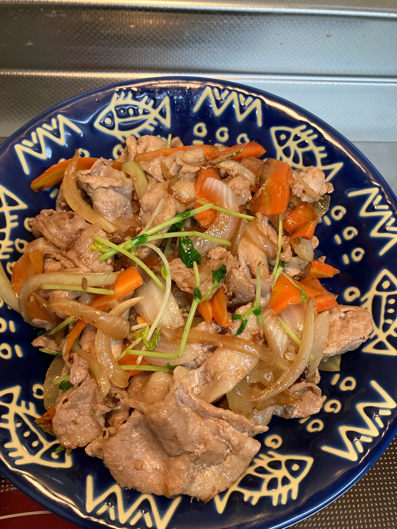 豚肉と人参と豆苗の和風炒め^_^