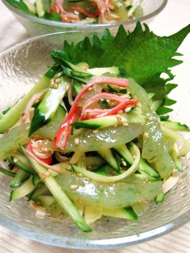 刺身こんにゃくときゅうりのサラダ