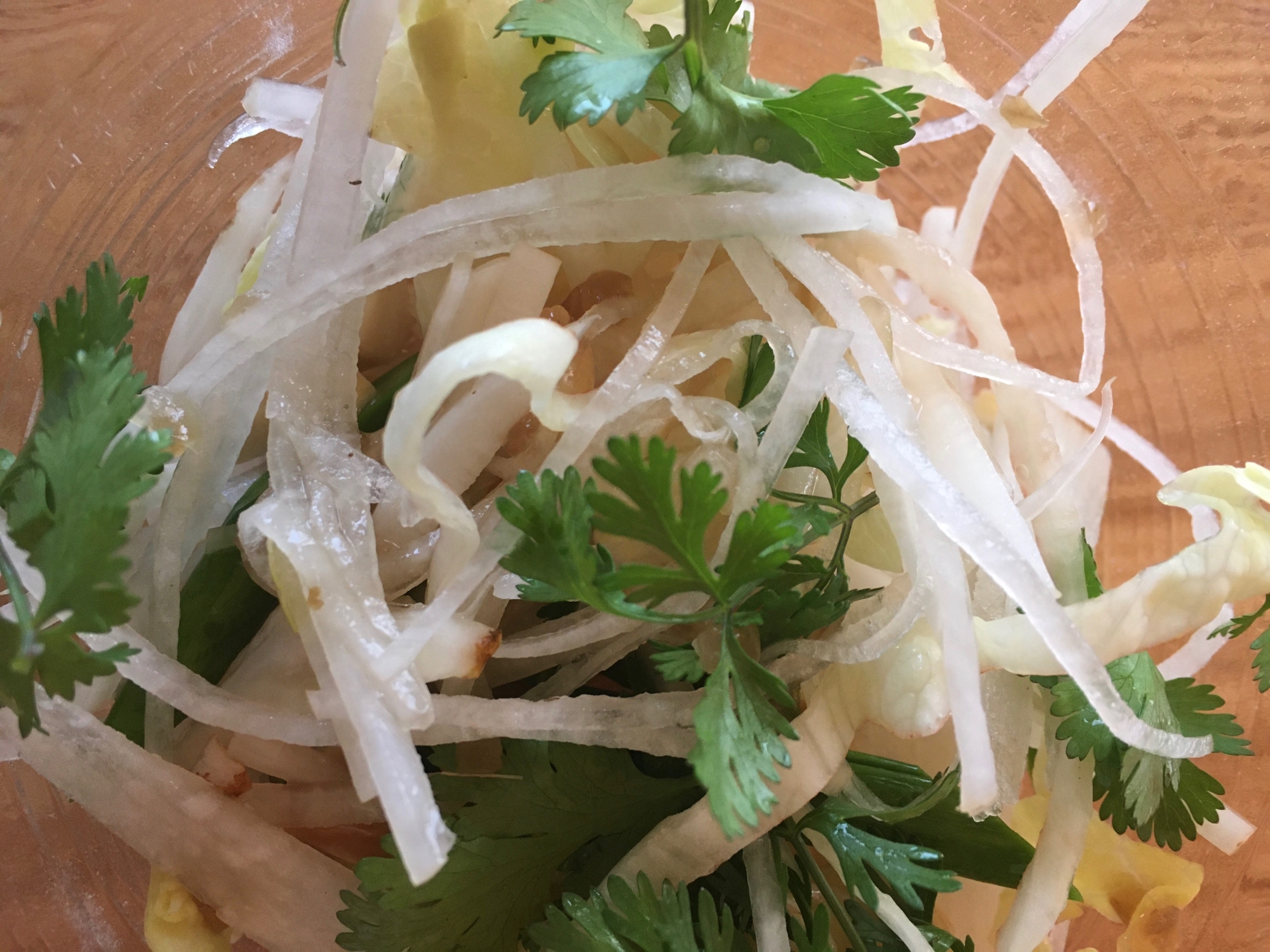 大根とセロリとパクチーのサラダ