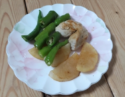 おるがんさん♪夕飯に甘長と、鶏肉で☘️大根葉間引きましたがまだ直径5cmぐらいなので、買ってきた物ですが照り焼きとてもおいしかったです♥大根大きくなりますように