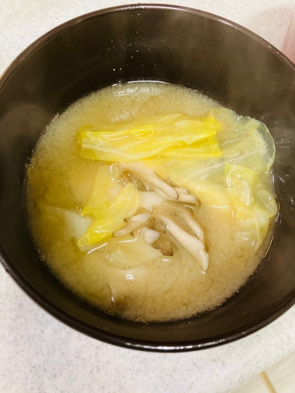 キャベツ＆あわび茸の味噌汁
