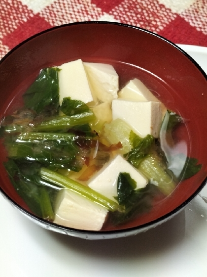 梨花*さん♪♡こんばんは〜(*^^*)☆　夕食のお味噌汁に！今回もおかかは　そのままいただきました(´∀｀*)ｳﾌﾌ
小松菜の緑がキレイ〜♡